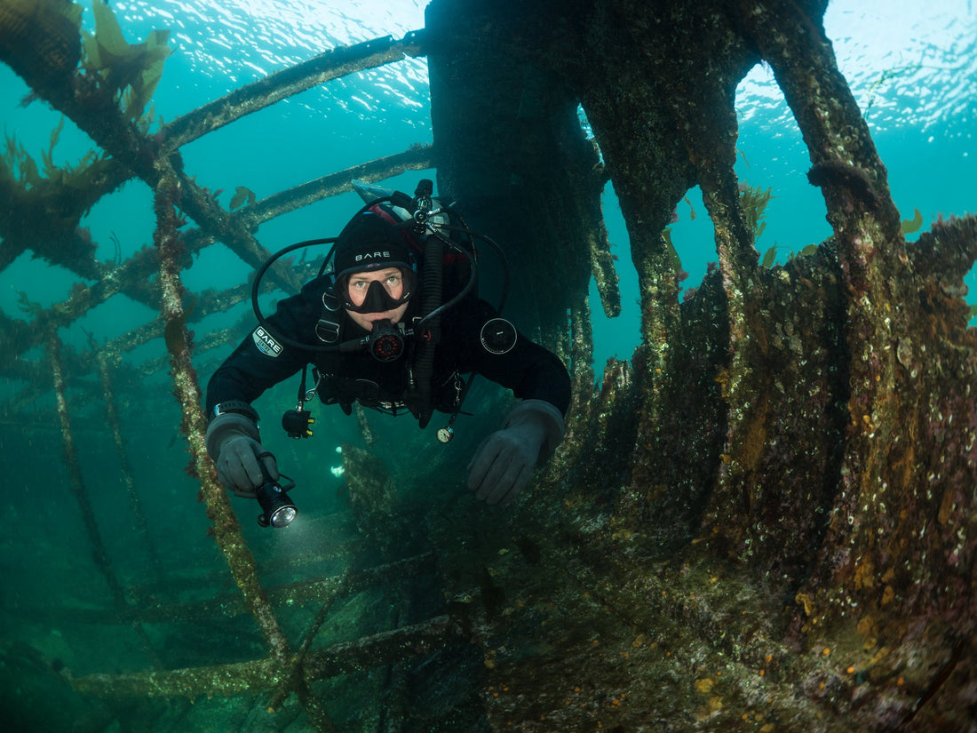 Maxwel Hohn with a Hollis LX200 Regulator in the May Island Ferry Wreck